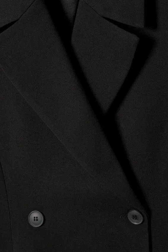 Taillierter Zweireiher-Blazer – Schwarz Taillierter Zweireiher-Blazer – Schwarz