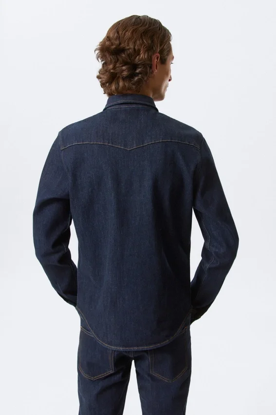 Tailliertes Jeanshemd – Blue Rinse – Dunkelblau Tailliertes Jeanshemd – Blue Rinse – Dunkelblau