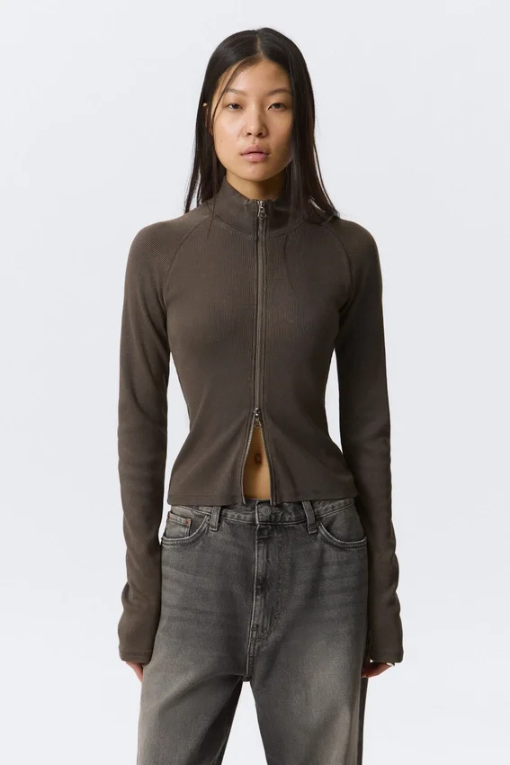 Tailliertes Langarmshirt mit Stehkragen und Reißverschluss – gewaschenes Dunkelgrau Tailliertes Langarmshirt mit Stehkragen und Reißverschluss – gewaschenes Dunkelgrau