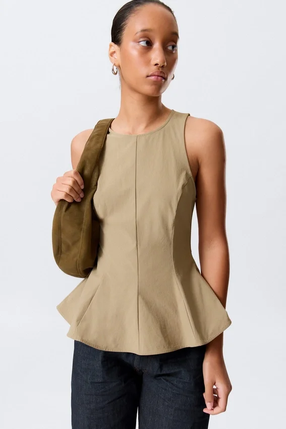 Tailliertes Nylon-Peplum-Oberteil – Beige Tailliertes Nylon-Peplum-Oberteil – Beige