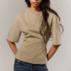 Tailliertes T-Shirt mit Abnähern – Hellkhaki
