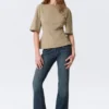 Tailliertes T-Shirt mit Abnähern – Hellkhaki