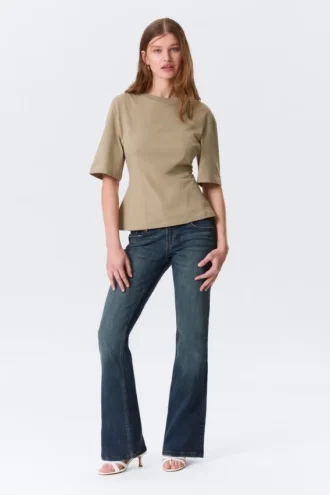 Tailliertes T-Shirt mit Abnähern – Hellkhaki Tailliertes T-Shirt mit Abnähern – Hellkhaki