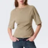 Tailliertes T-Shirt mit Abnähern – Hellkhaki