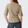 Tailliertes T-Shirt mit Abnähern – Hellkhaki