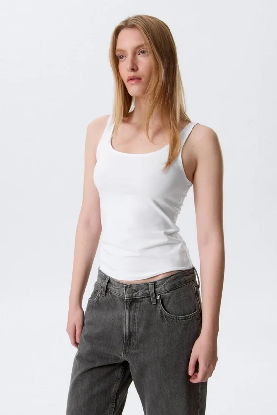 Tailliertes Tanktop mit quadratischem Ausschnitt – Weiß Tailliertes Tanktop mit quadratischem Ausschnitt – Weiß