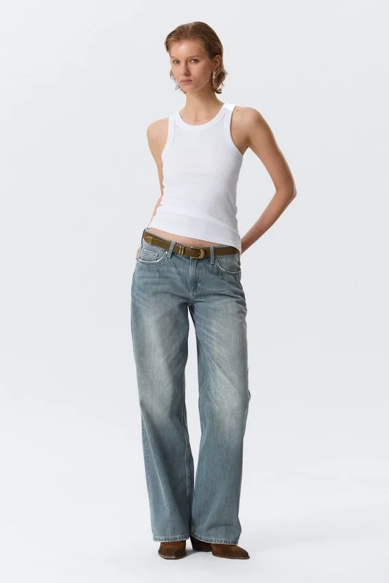 Tailliertes Tanktop mit Rippbündchen – Weiß Tailliertes Tanktop mit Rippbündchen – Weiß