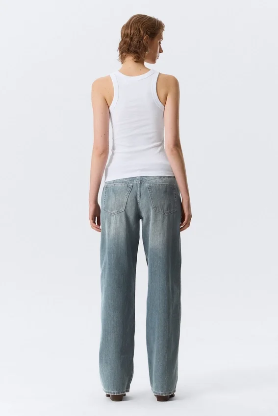 Tailliertes Tanktop mit Rippbündchen – Weiß Tailliertes Tanktop mit Rippbündchen – Weiß