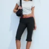 Tailored Capri-Hose mit niedriger Leibhöhe – Schwarz Tailored Capri-Hose mit niedriger Leibhöhe – Schwarz