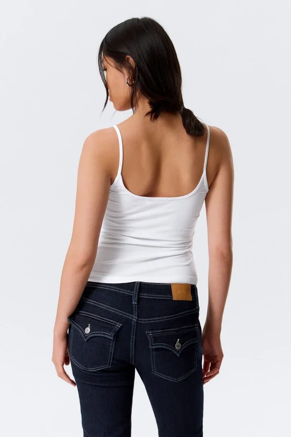 Tanktop mit schmalen Trägern – Weiß Tanktop mit schmalen Trägern – Weiß