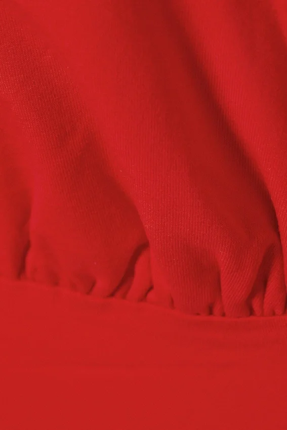 Tief ausgeschnittenes Neckholder-Top – Rot Tief ausgeschnittenes Neckholder-Top – Rot