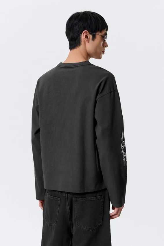 Tolles, kastenförmiges Langarmshirt mit Print – Dunkelgrau – Air Flame Tolles, kastenförmiges Langarmshirt mit Print – Dunkelgrau – Air Flame