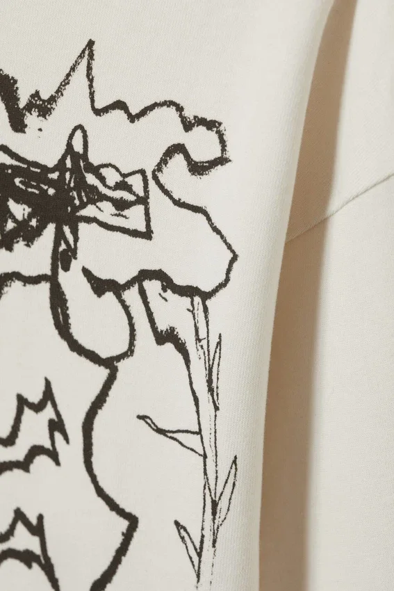 Tolles, kastenförmiges Langarmshirt mit Print – Staubweiß – Shaky Monster Tolles, kastenförmiges Langarmshirt mit Print – Staubweiß – Shaky Monster