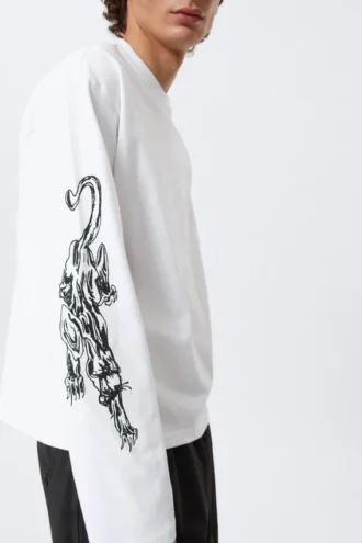 Tolles, kastenförmiges Langarmshirt mit Print – Weiß – Angry Panthers Tolles, kastenförmiges Langarmshirt mit Print – Weiß – Angry Panthers