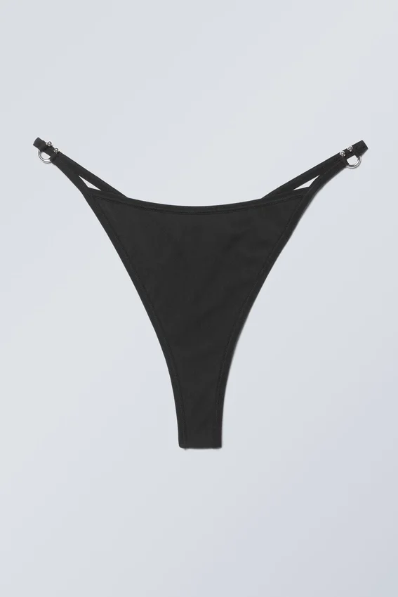 Tori Piercing Tanga-String – Schwarz Tori Piercing Tanga-String – Schwarz