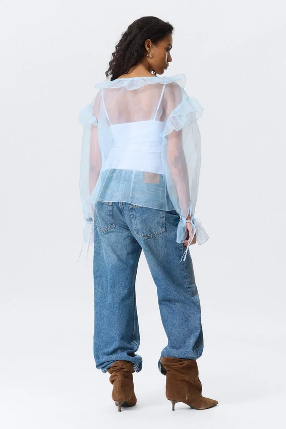 Transparente Bluse mit Rüschen und V-Ausschnitt – Hellblau Transparente Bluse mit Rüschen und V-Ausschnitt – Hellblau