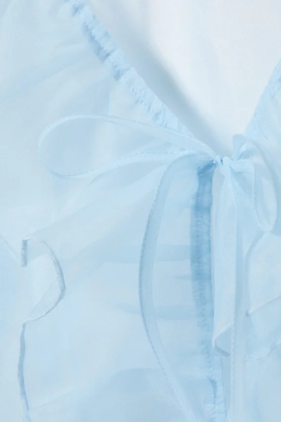 Transparente Bluse mit Rüschen und V-Ausschnitt – Hellblau Transparente Bluse mit Rüschen und V-Ausschnitt – Hellblau