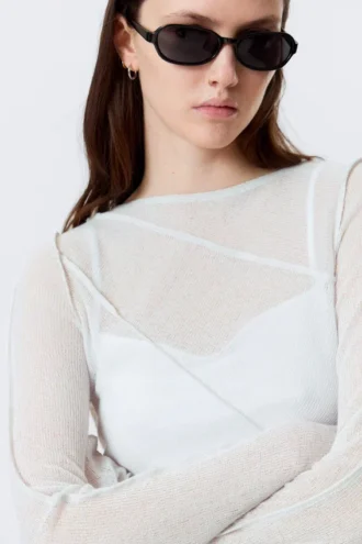 Transparentes, asymmetrisches Oberteil mit U-Boot-Ausschnitt – Hellbeige Transparentes, asymmetrisches Oberteil mit U-Boot-Ausschnitt – Hellbeige