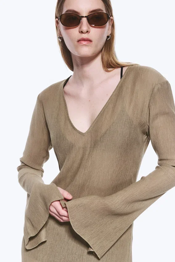 Transparentes, langärmeliges Maxikleid mit V-Ausschnitt – Beige Transparentes, langärmeliges Maxikleid mit V-Ausschnitt – Beige