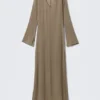 Transparentes, langärmeliges Maxikleid mit V-Ausschnitt – Beige Transparentes, langärmeliges Maxikleid mit V-Ausschnitt – Beige