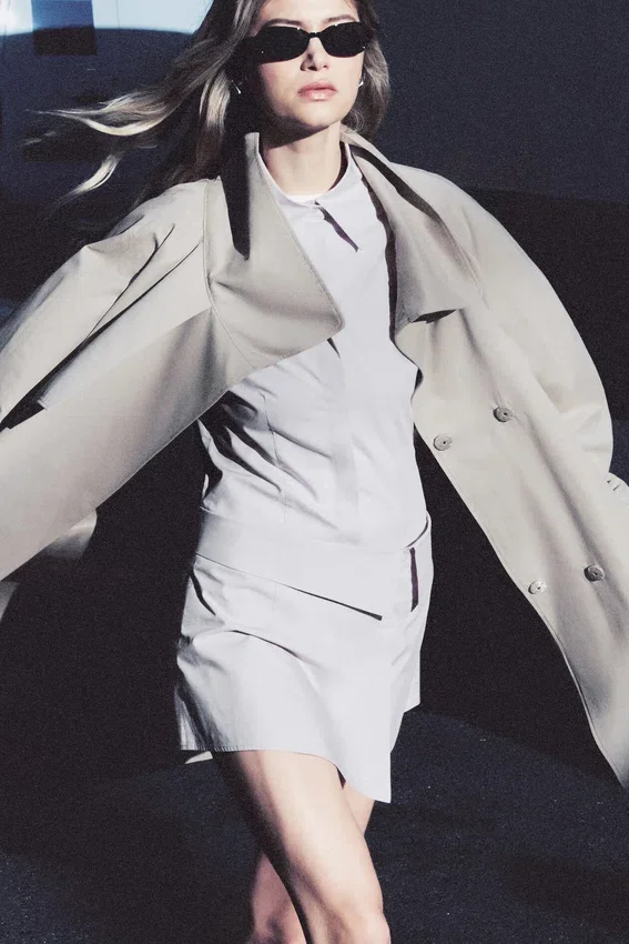 Trenchcoat in lockerer Passform mit Trichterkragen – Beige Trenchcoat in lockerer Passform mit Trichterkragen – Beige