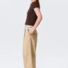 Twill-Hose mit niedriger Leibhöhe und gefaltetem Bund – Beige