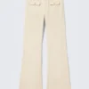 Twill-Hose mit niedriger Taille und Bootcut-Schnitt – Hellbeige Twill-Hose mit niedriger Taille und Bootcut-Schnitt – Hellbeige