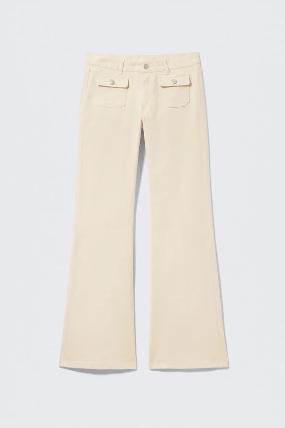 Twill-Hose mit niedriger Taille und Bootcut-Schnitt – Hellbeige Twill-Hose mit niedriger Taille und Bootcut-Schnitt – Hellbeige