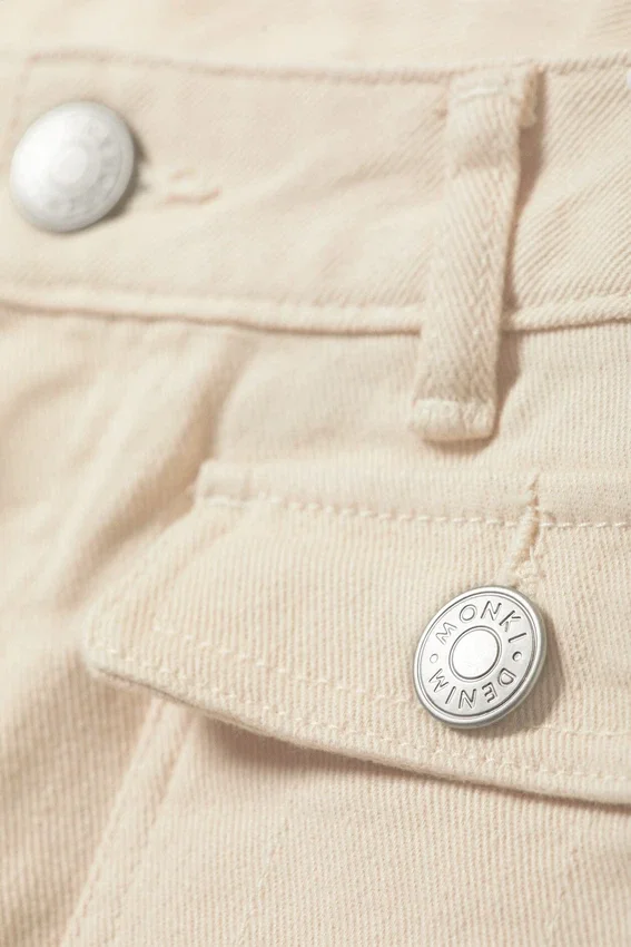 Twill-Hose mit niedriger Taille und Bootcut-Schnitt – Hellbeige Twill-Hose mit niedriger Taille und Bootcut-Schnitt – Hellbeige