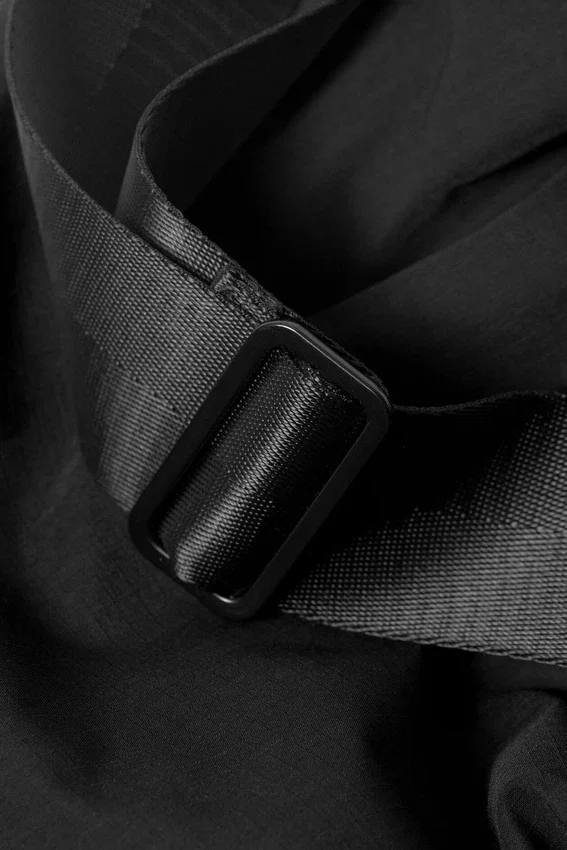 Umhängetasche mit Kordelzug – Schwarz Umhängetasche mit Kordelzug – Schwarz