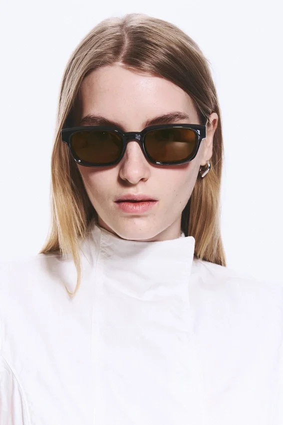 Unisex-Sonnenbrille mit markantem rechteckigem Rahmen – Schwarz – Braune Gläser Unisex-Sonnenbrille mit markantem rechteckigem Rahmen – Schwarz – Braune Gläser