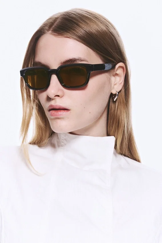 Unisex-Sonnenbrille mit markantem rechteckigem Rahmen – Schwarz – Braune Gläser Unisex-Sonnenbrille mit markantem rechteckigem Rahmen – Schwarz – Braune Gläser