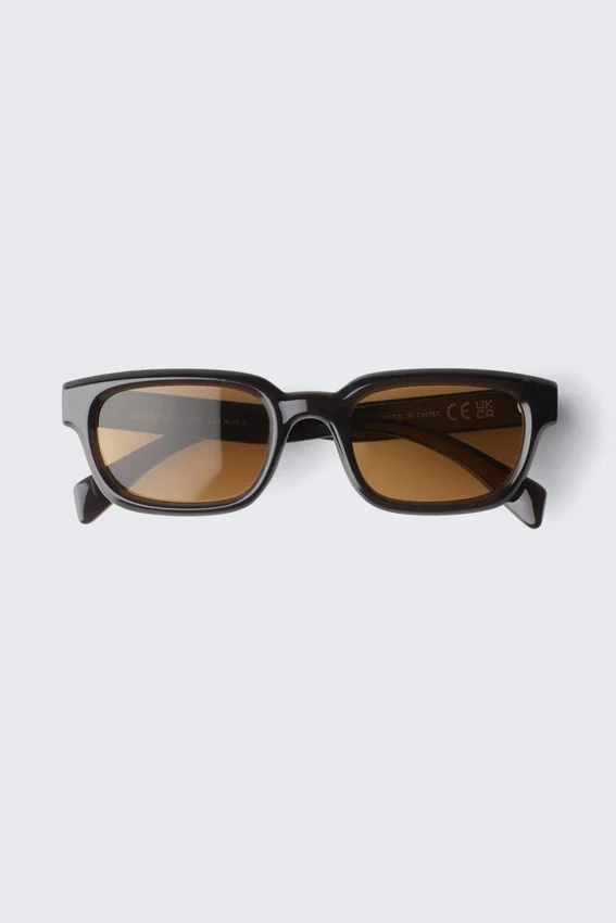 Unisex-Sonnenbrille mit markantem rechteckigem Rahmen – Schwarz – Braune Gläser Unisex-Sonnenbrille mit markantem rechteckigem Rahmen – Schwarz – Braune Gläser