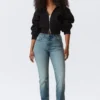Vega Curve Slim-Fit-Jeans mit hoher Taille – Blue Horses – Mittelblau Vega Curve Slim-Fit-Jeans mit hoher Taille – Blue Horses – Mittelblau