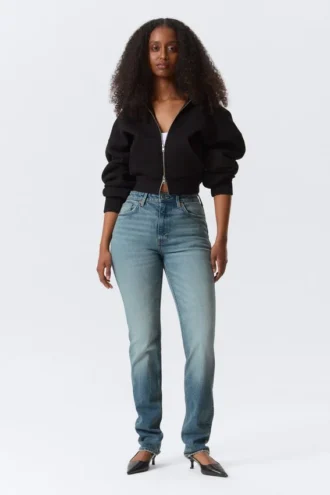 Vega Curve Slim-Fit-Jeans mit hoher Taille – Blue Horses – Mittelblau Vega Curve Slim-Fit-Jeans mit hoher Taille – Blue Horses – Mittelblau