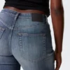 Vega Curve Slim-Fit-Jeans mit hoher Taille – Blue Hymn – Mittelblau Vega Curve Slim-Fit-Jeans mit hoher Taille – Blue Hymn – Mittelblau