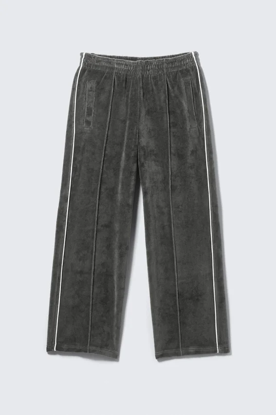 Velours-Jogginghose mit mittlerer Leibhöhe, lockerem Sitz und geradem Bein – Dunkelgrau Velours-Jogginghose mit mittlerer Leibhöhe, lockerem Sitz und geradem Bein – Dunkelgrau