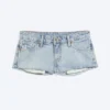 Venus Hotpants aus ausgefranstem Denim mit niedriger Leibhöhe – Dream Blue – Hellblau Venus Hotpants aus ausgefranstem Denim mit niedriger Leibhöhe – Dream Blue – Hellblau