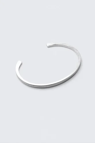 Versilbertes Armband mit offener Manschette – Silber Versilbertes Armband mit offener Manschette – Silber