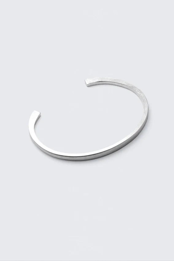 Versilbertes Armband mit offener Manschette – Silber Versilbertes Armband mit offener Manschette – Silber