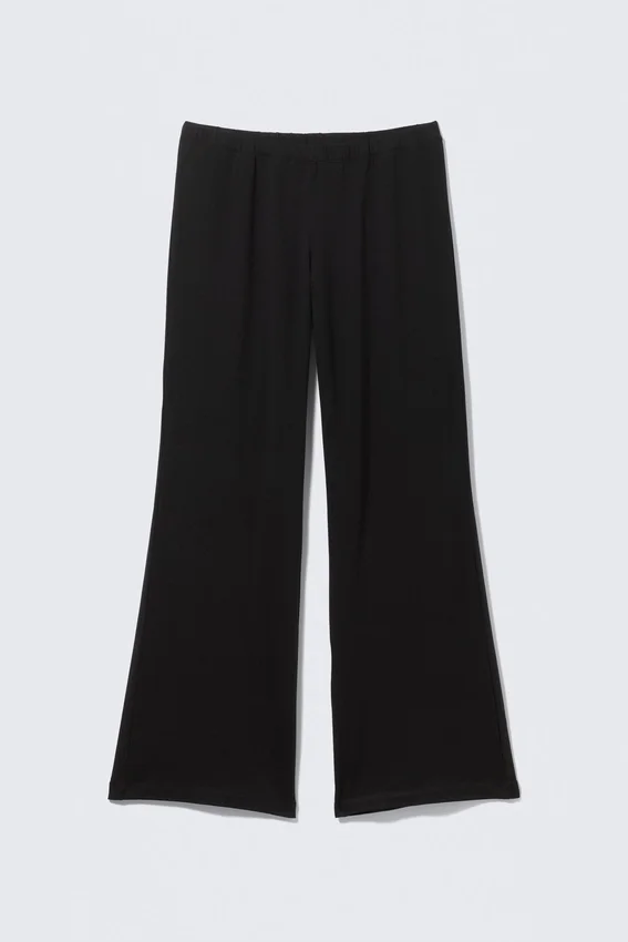 Weiche Bootcut-Hose mit niedriger Leibhöhe – Schwarz Weiche Bootcut-Hose mit niedriger Leibhöhe – Schwarz