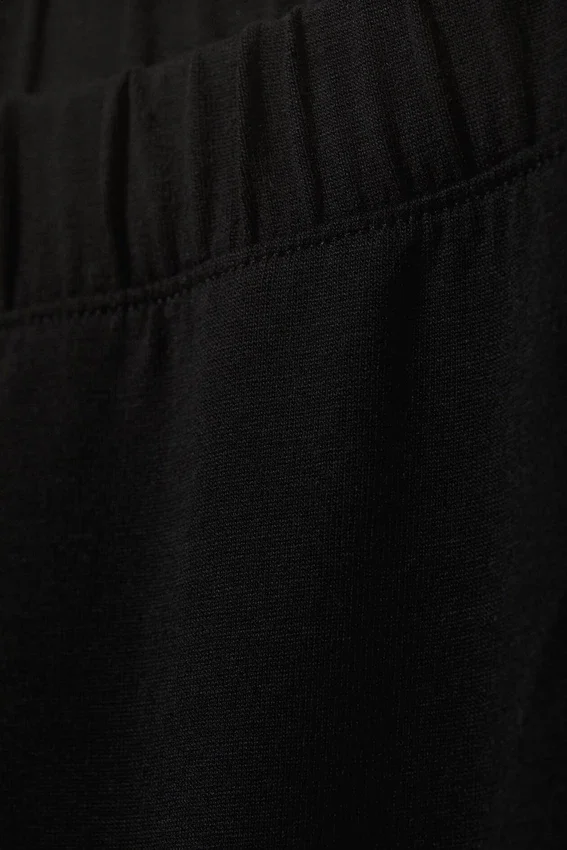 Weiche Bootcut-Hose mit niedriger Leibhöhe – Schwarz Weiche Bootcut-Hose mit niedriger Leibhöhe – Schwarz