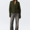 Weiche, figurbetonte Strickjacke mit Reißverschluss – Dunkles Moosgrün Weiche, figurbetonte Strickjacke mit Reißverschluss – Dunkles Moosgrün