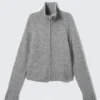 Weiche, figurbetonte Strickjacke mit Reißverschluss – Grau meliert Weiche, figurbetonte Strickjacke mit Reißverschluss – Grau meliert