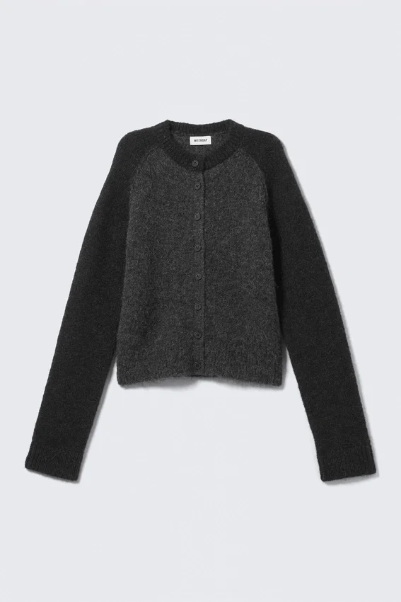 Weiche, schmal geschnittene Strickjacke aus Wollmischung – Dunkelgrau meliert Weiche, schmal geschnittene Strickjacke aus Wollmischung – Dunkelgrau meliert