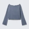 Weicher Strickpullover mit U-Boot-Ausschnitt – Staubblau Weicher Strickpullover mit U-Boot-Ausschnitt – Staubblau