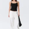 Weit geschnittene Hose mit niedriger Taille und Waschoptik – Weiß