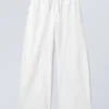 Weit geschnittene Hose mit niedriger Taille und Waschoptik – Weiß