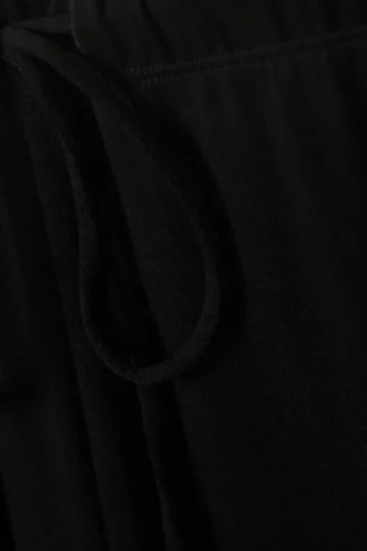 Weit geschnittene Lyocell-Hose zum Hineinschlüpfen – Schwarz
