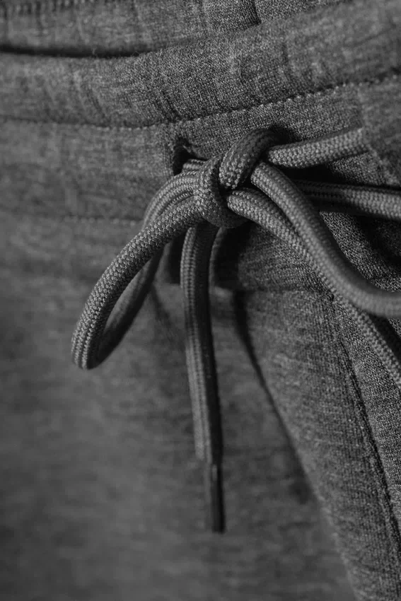 Weit geschnittene Scuba-Jogginghose – Dunkelgrau meliert Weit geschnittene Scuba-Jogginghose – Dunkelgrau meliert